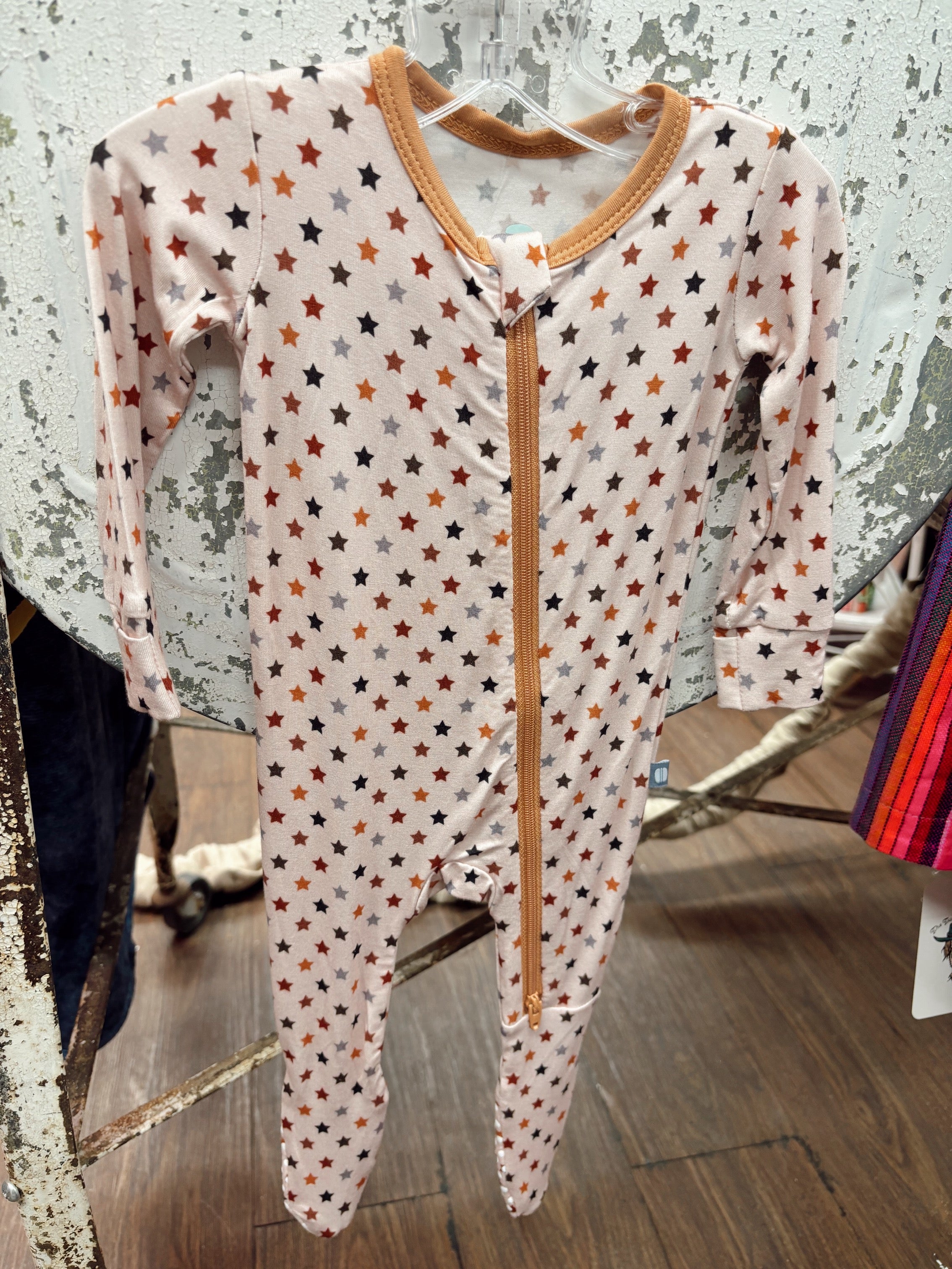 The Neutral Stars Footsie