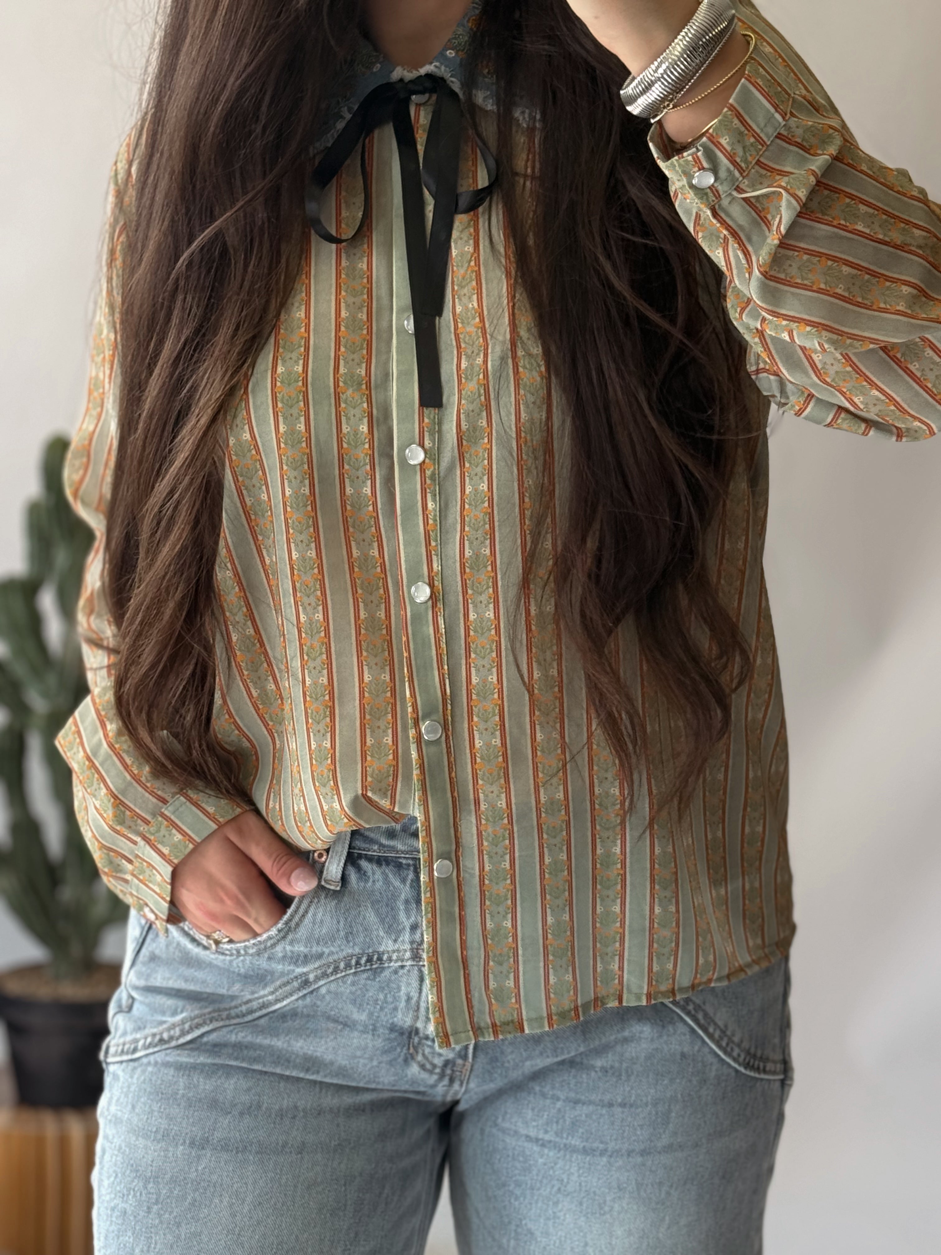 The Granny’s Vintage Pearl Snap Top