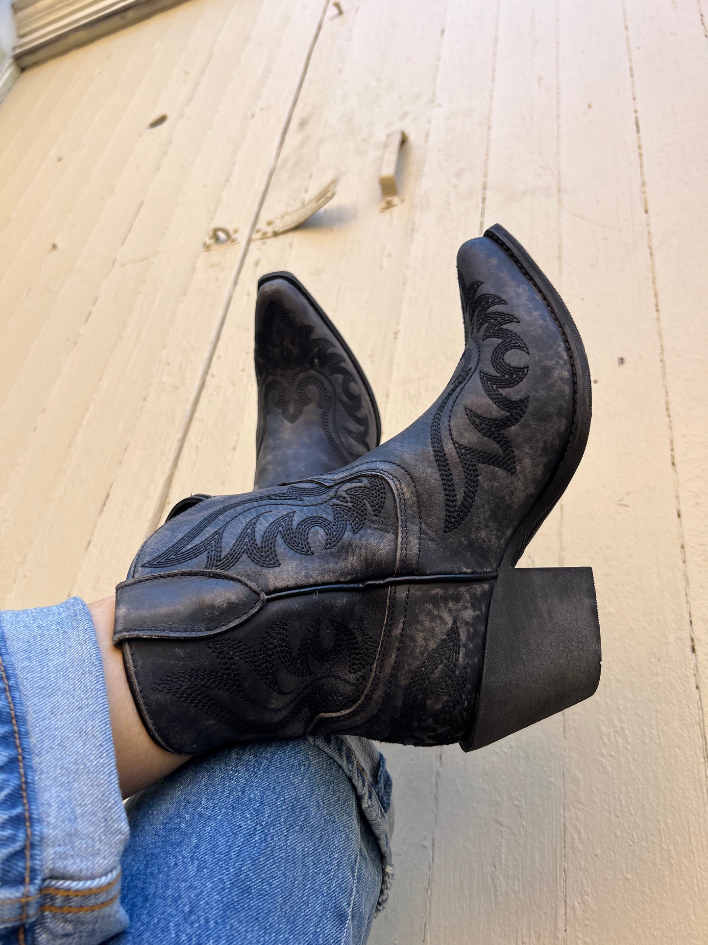 The Ariat Chandler Western Boot - Distressed Black