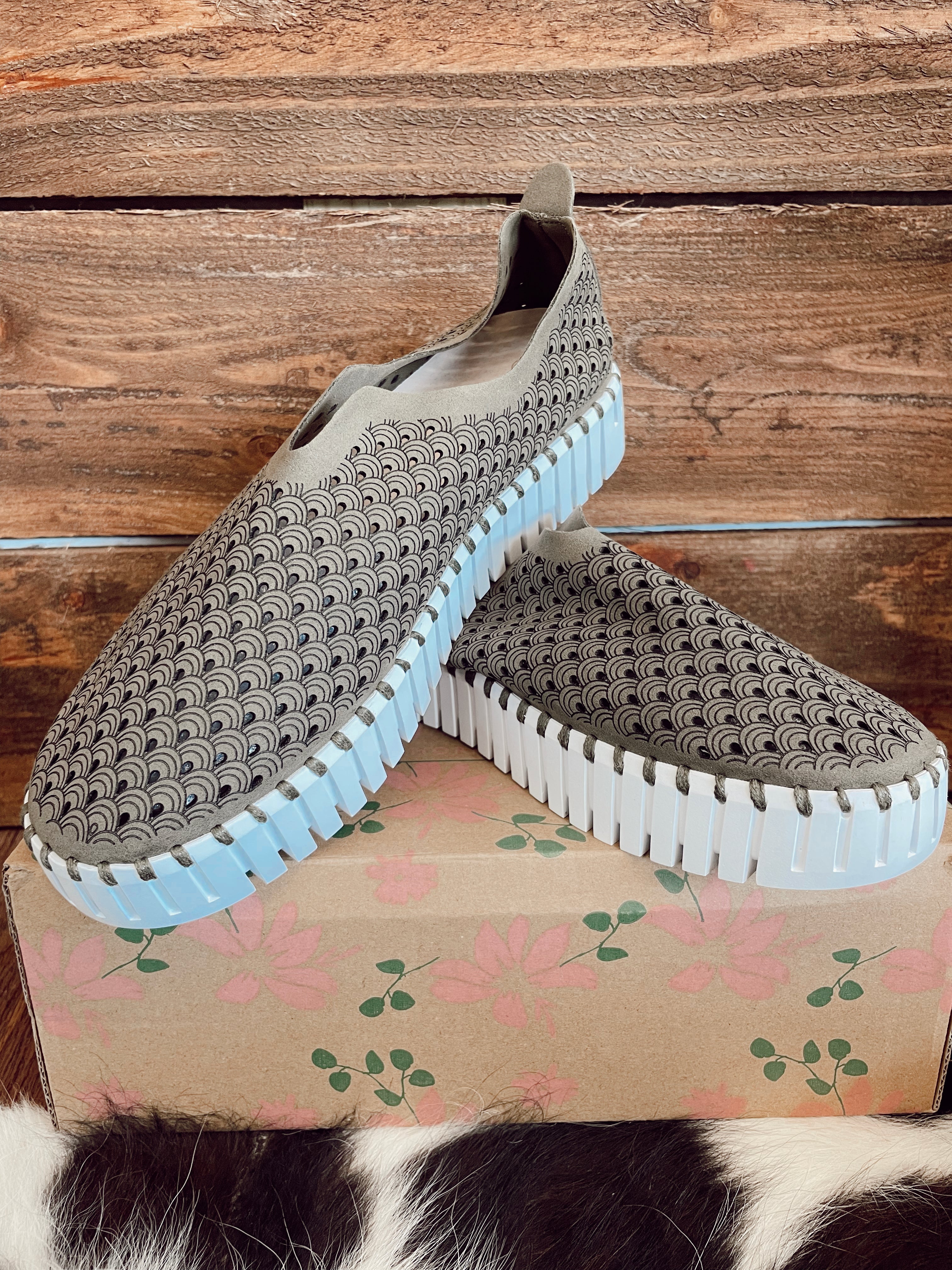 The Tulip Platform Shoes - Deep Olive