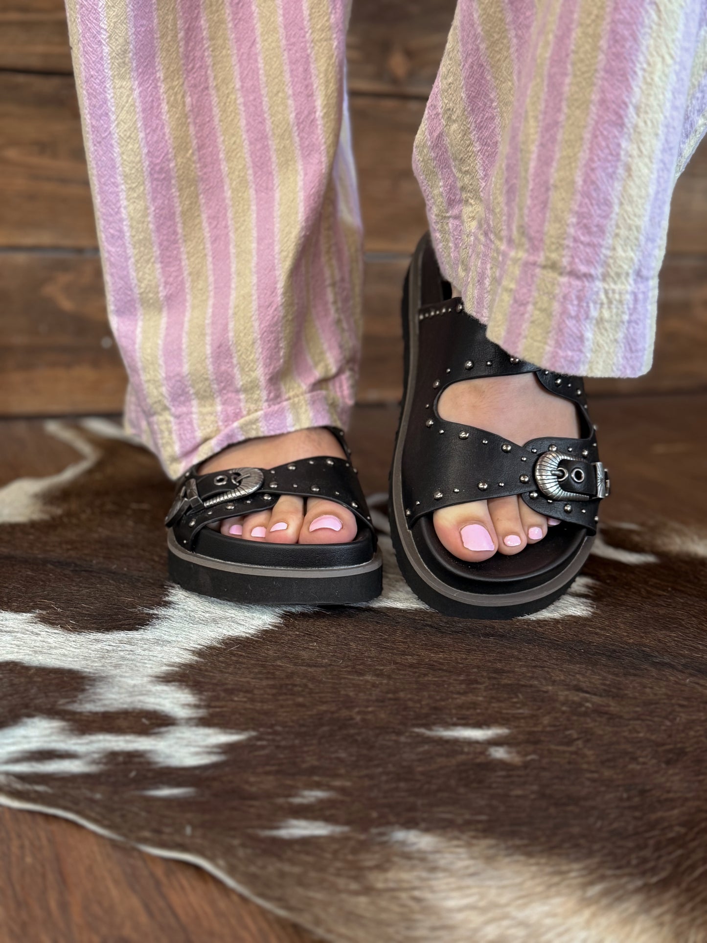 The Darcy Western Buckle Slides