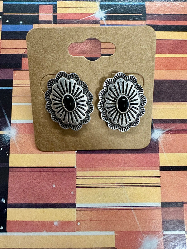 The Rowan Conch Earrings (3 Colors)