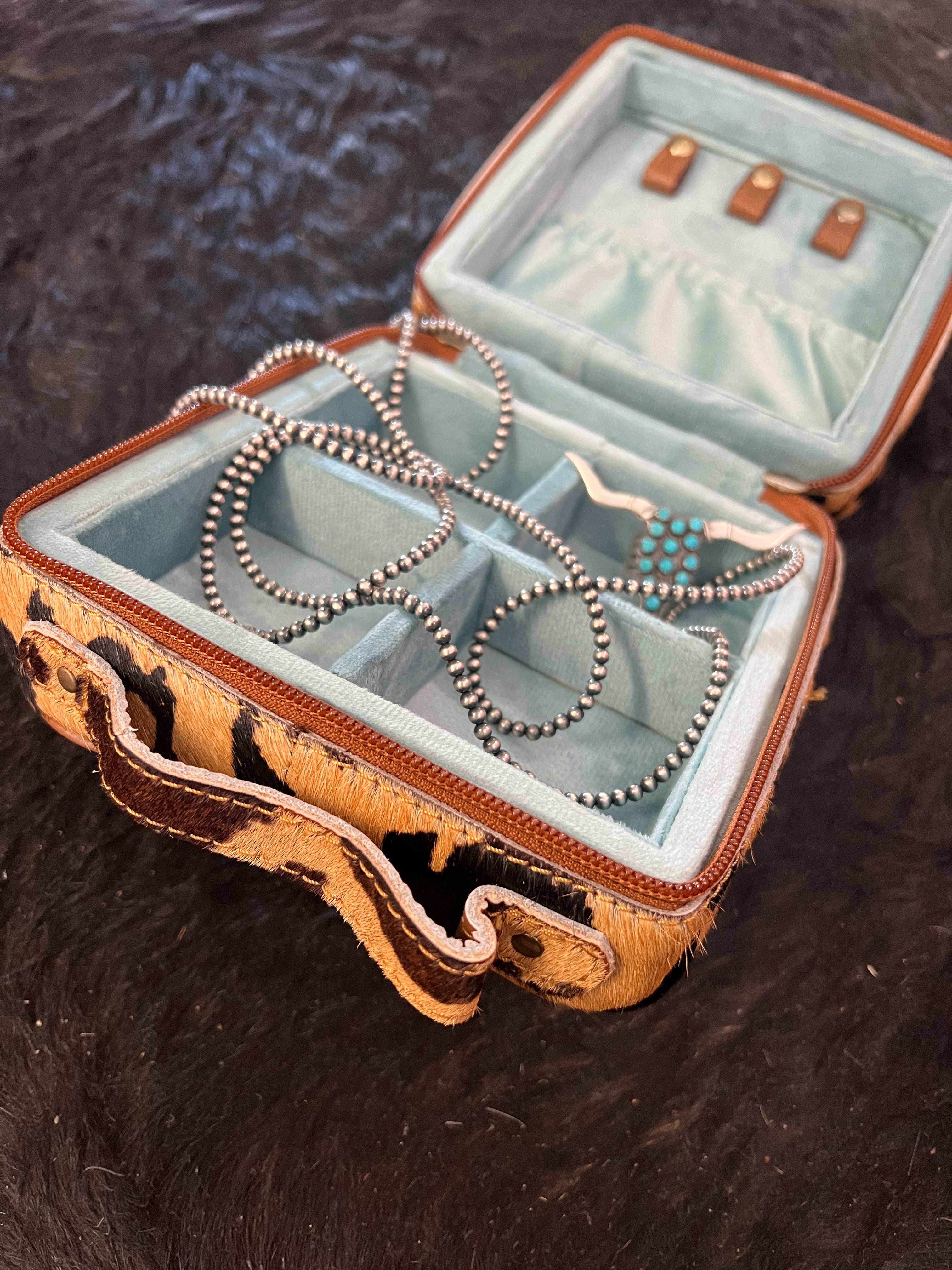 The American Darling Jaguar Jewelry Case
