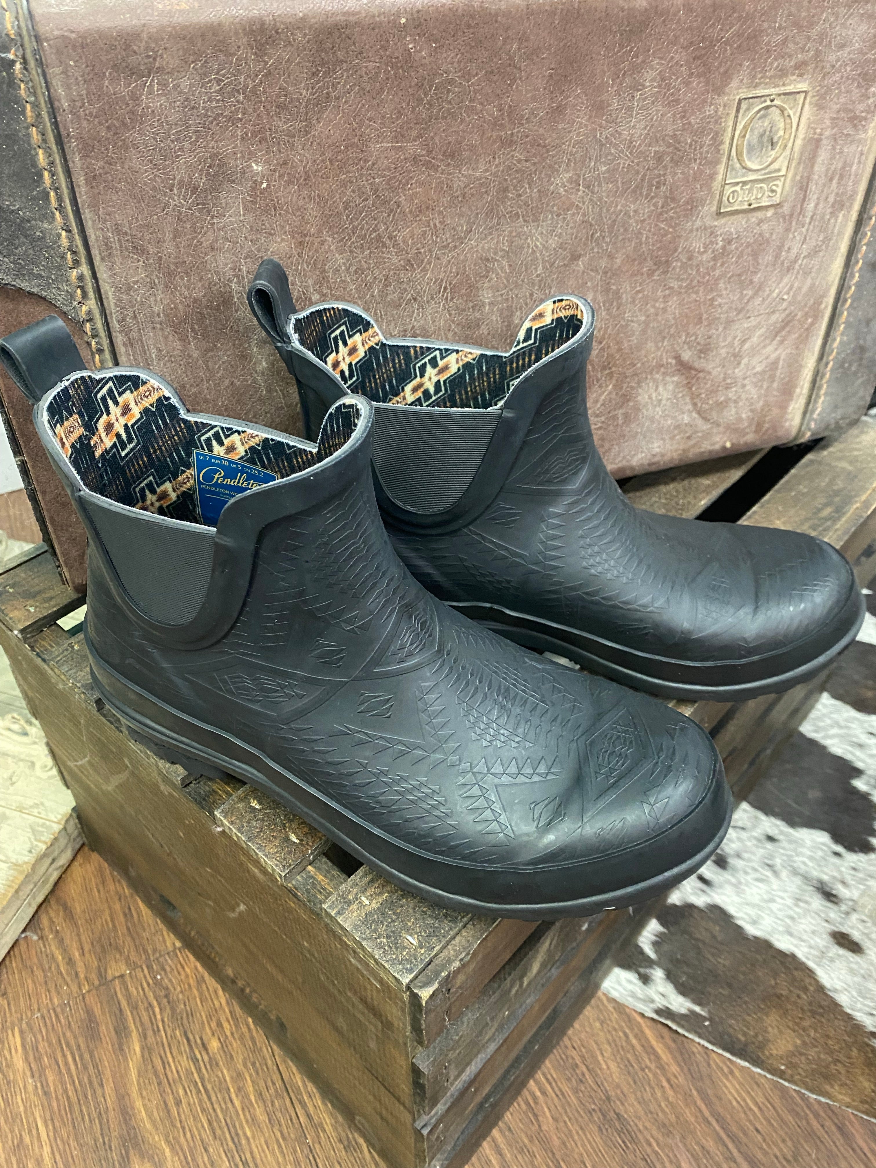 The Pendleton Embossed Chelsea Rain Boot